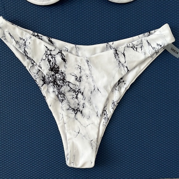 New Bikini with beach skirt , white w/ black grey shadows - Picture 2 of 4